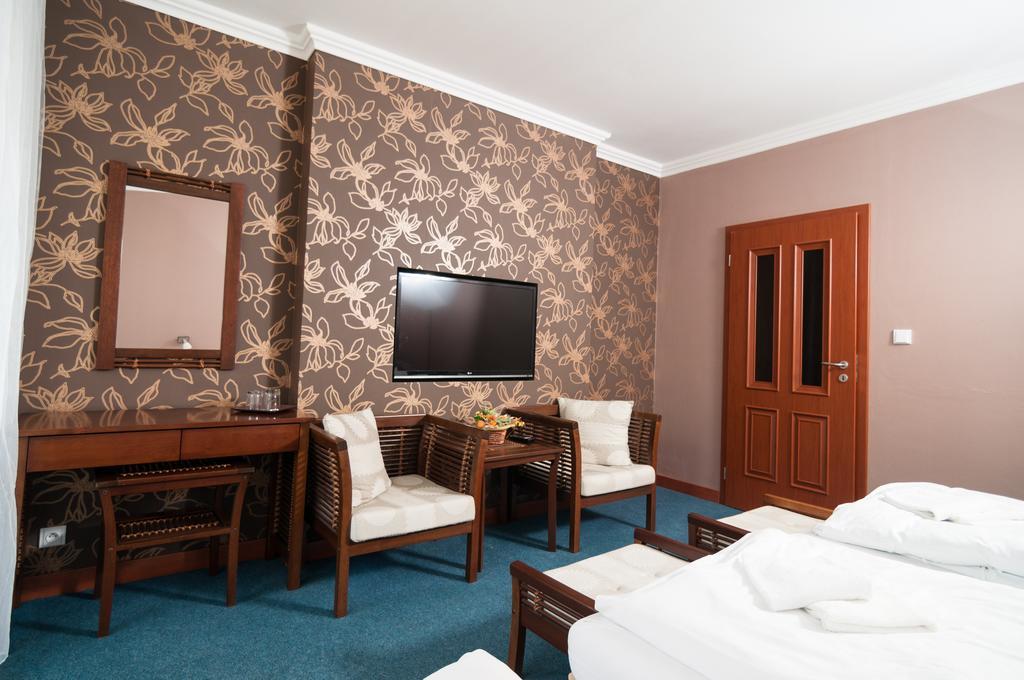 Hotel Radejov Knezdub Exterior foto