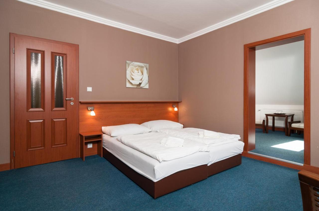 Hotel Radejov Knezdub Exterior foto